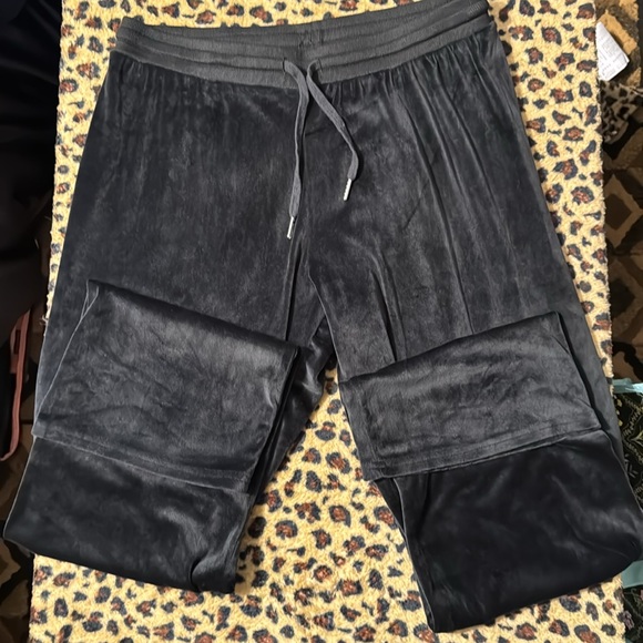 Juicy Couture PJ Set - Picture 3 of 3